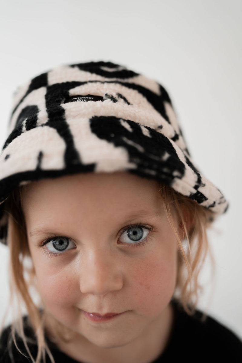 FACE CHECKERBOARD SHERPA BUCKET HAT