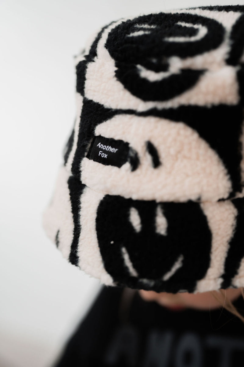 FACE CHECKERBOARD SHERPA BUCKET HAT